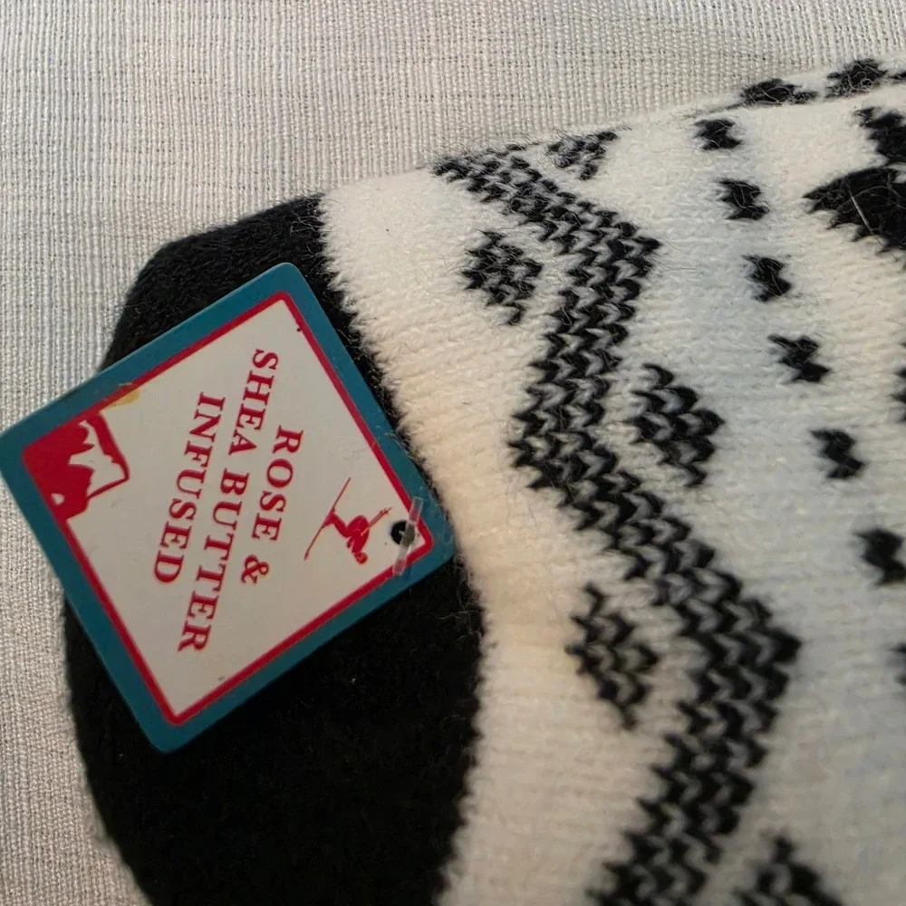 MinxNY Aromasoles Rose Shea Butter Infused Fair Isle Socks Black White VHT10433